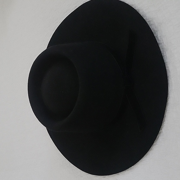 Lack of color hat - Picture 2 of 4